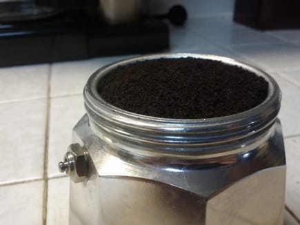 moka-pot-coffee-grind